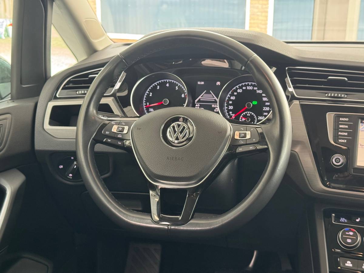 Volkswagen Touran Volkswagen TOURAN 1.4 TSI Highline |Led|Carplay|Trekhaak|Keyless|Standkachel|Clima|Stoelverwarming|ACC|