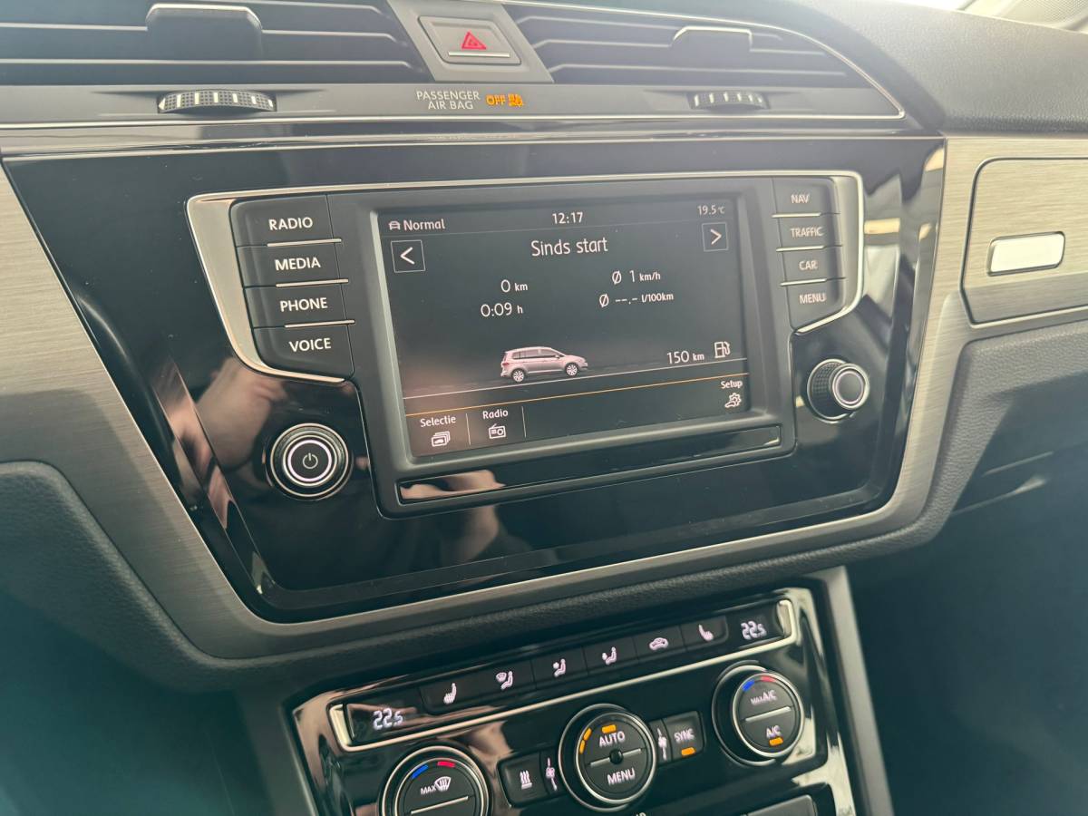 Volkswagen Touran Volkswagen TOURAN 1.4 TSI Highline |Led|Carplay|Trekhaak|Keyless|Standkachel|Clima|Stoelverwarming|ACC|