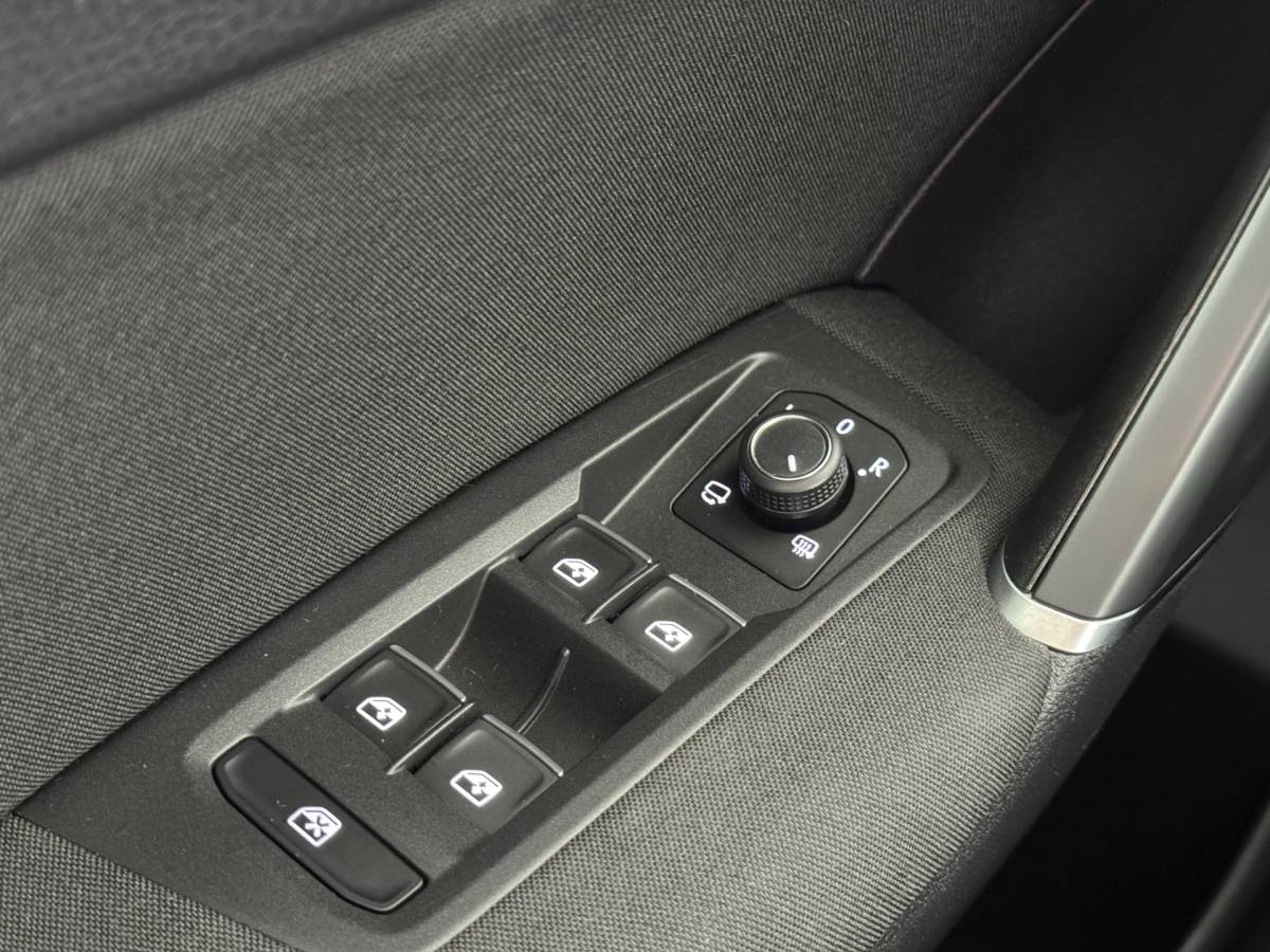 Volkswagen Touran Volkswagen TOURAN 1.4 TSI Highline |Led|Carplay|Trekhaak|Keyless|Standkachel|Clima|Stoelverwarming|ACC|