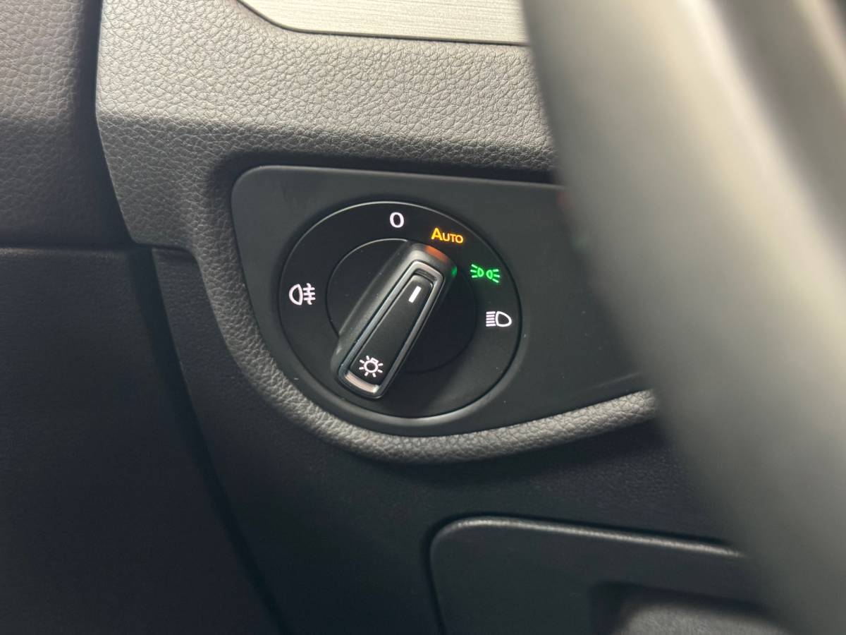 Volkswagen Touran Volkswagen TOURAN 1.4 TSI Highline |Led|Carplay|Trekhaak|Keyless|Standkachel|Clima|Stoelverwarming|ACC|