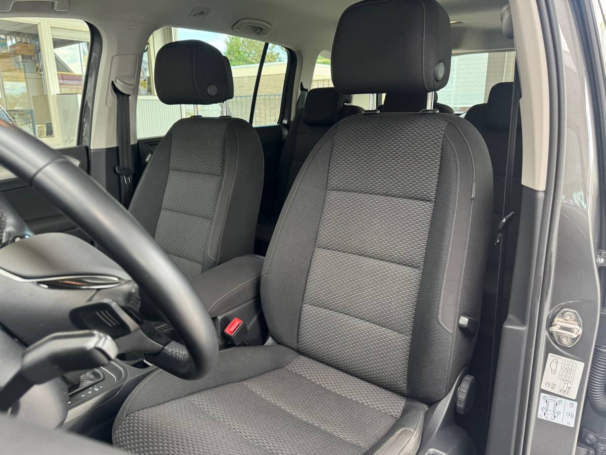 Volkswagen Touran Volkswagen TOURAN 1.4 TSI Highline |Led|Carplay|Trekhaak|Keyless|Standkachel|Clima|Stoelverwarming|ACC|