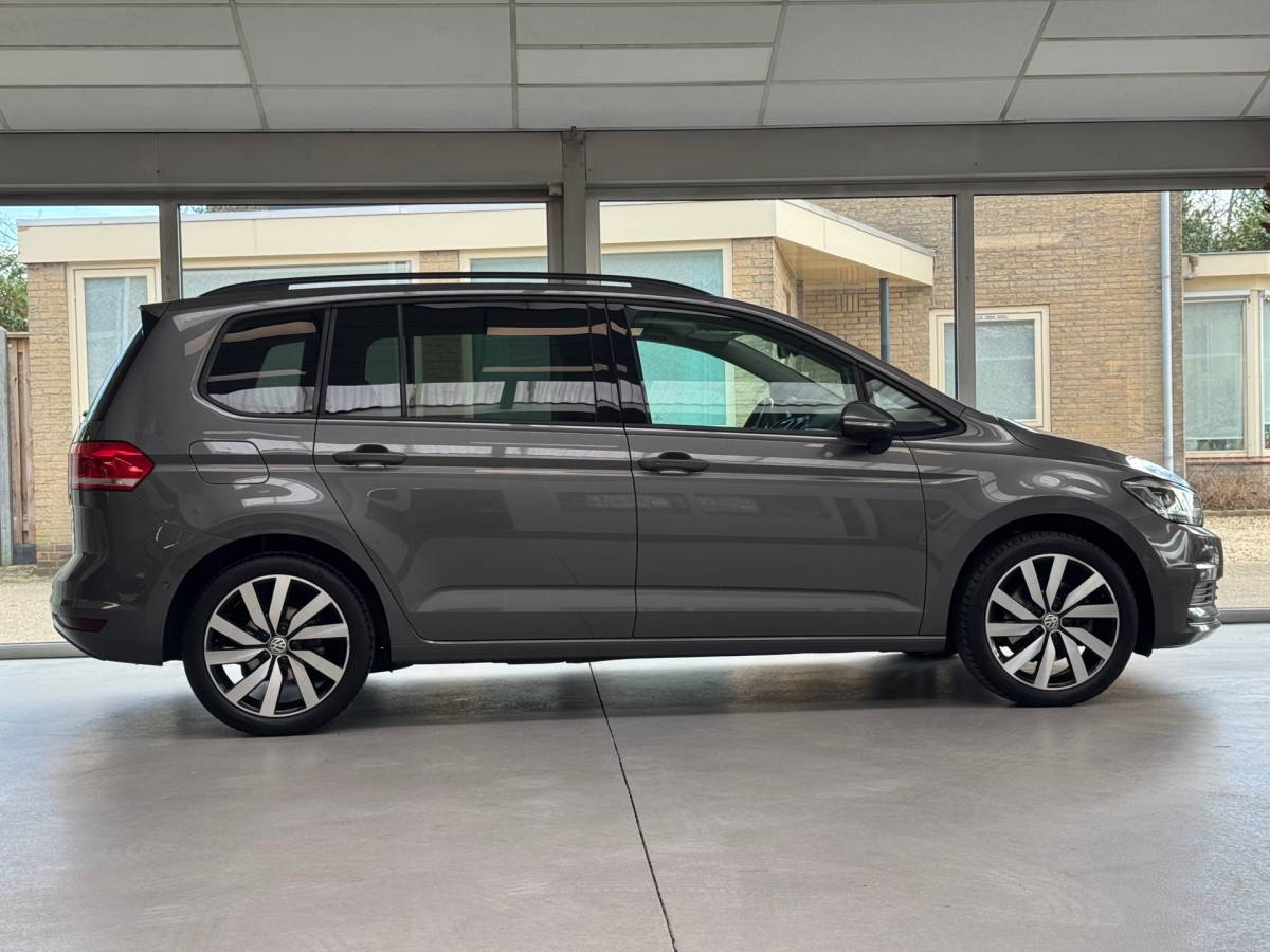Volkswagen Touran Volkswagen TOURAN 1.4 TSI Highline |Led|Carplay|Trekhaak|Keyless|Standkachel|Clima|Stoelverwarming|ACC|