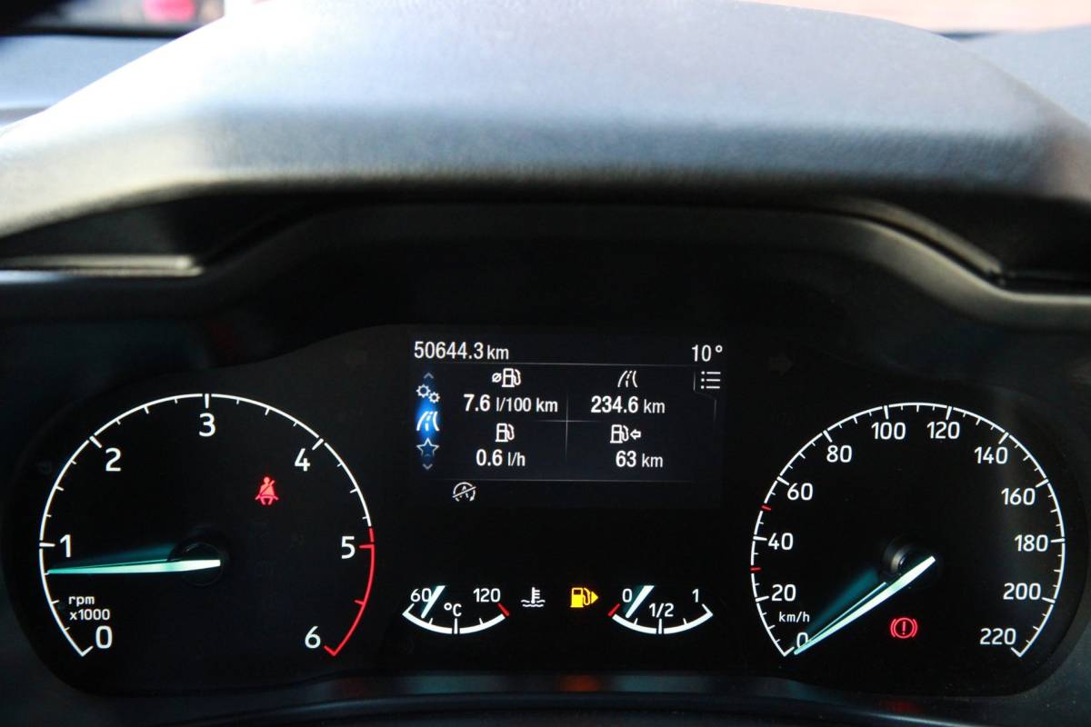 Ford Transit Connect Ford TRANSIT CONNECT 1.5 EcoBlue L2 Trend / Camera / Trekhaak / Sync 3 / 3 zits