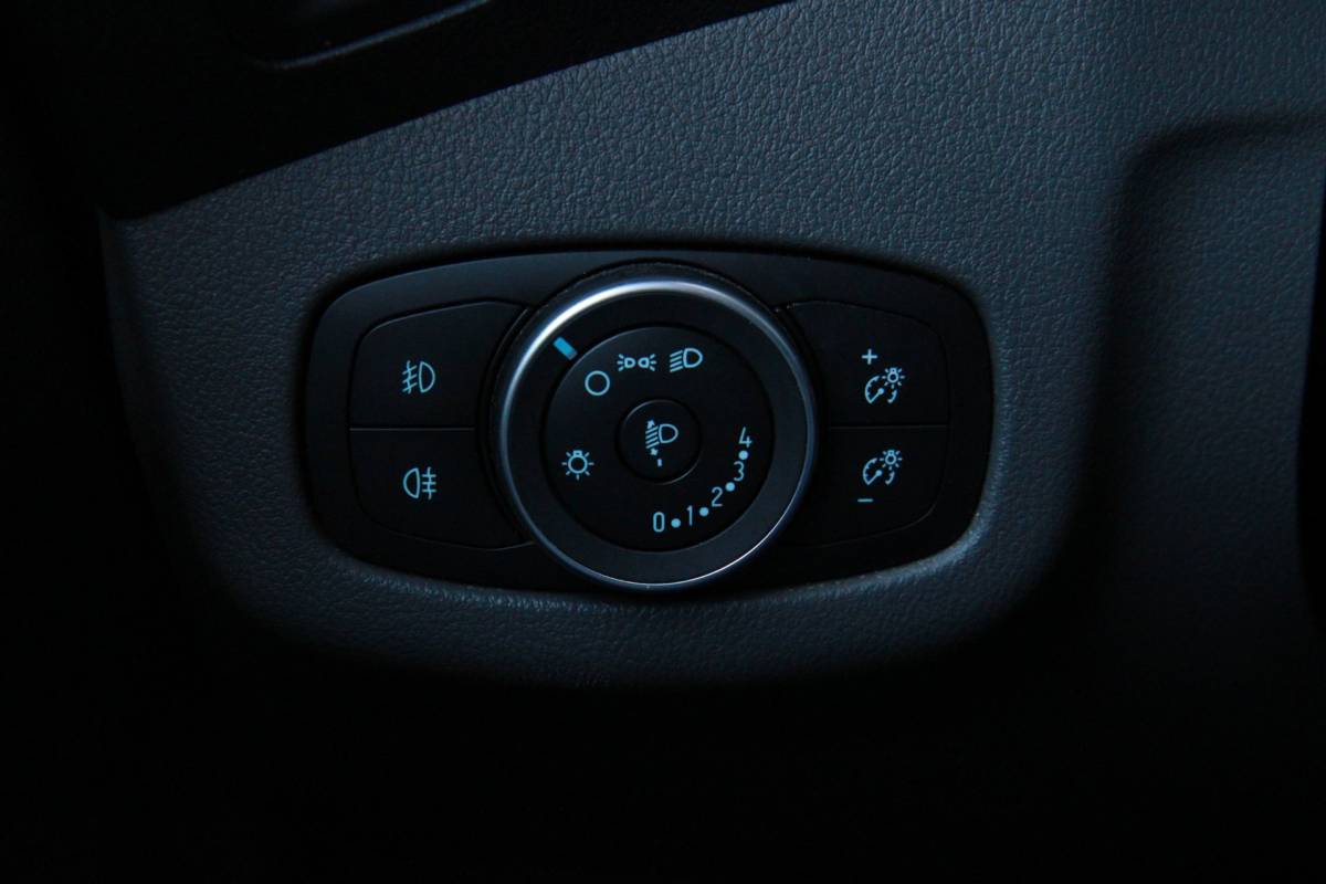 Ford Transit Connect Ford TRANSIT CONNECT 1.5 EcoBlue L2 Trend / Camera / Trekhaak / Sync 3 / 3 zits
