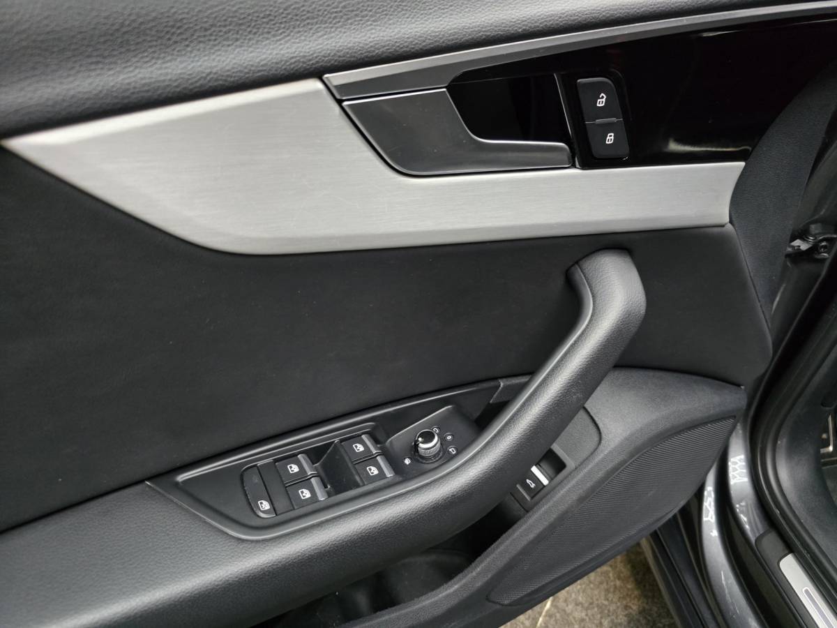 Audi A4 Audi A4 Avant 40 TFSI S edition 3x Sline Navi Clima Led Matrix Trekhaak LM