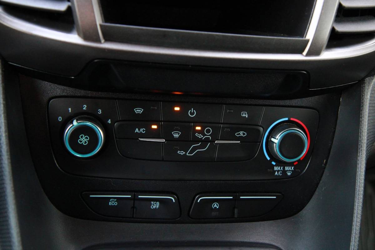 Ford Transit Connect Ford TRANSIT CONNECT 1.5 EcoBlue L2 Trend / Camera / Trekhaak / Sync 3 / 3 zits