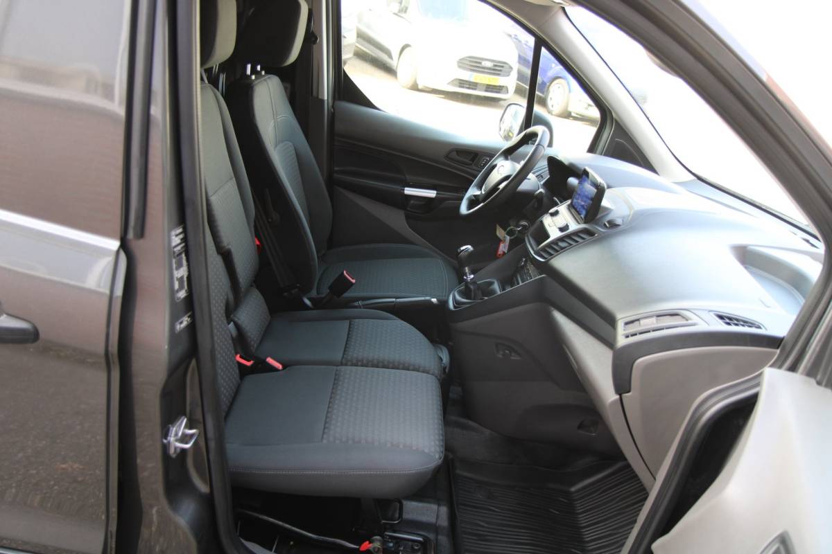 Ford Transit Connect Ford TRANSIT CONNECT 1.5 EcoBlue L2 Trend / Camera / Trekhaak / Sync 3 / 3 zits