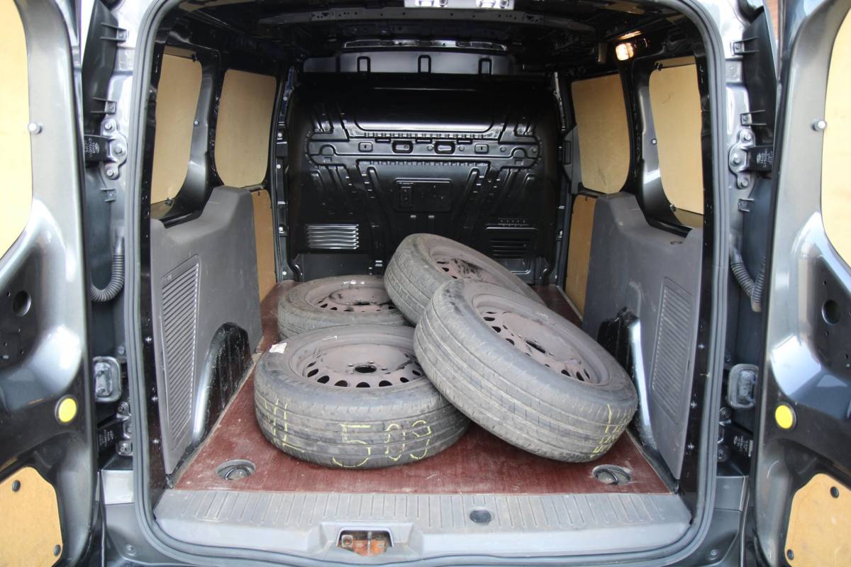 Ford Transit Connect Ford TRANSIT CONNECT 1.5 EcoBlue L2 Trend / Camera / Trekhaak / Sync 3 / 3 zits