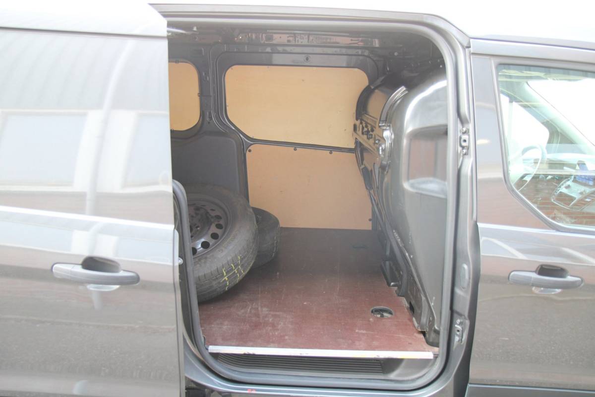 Ford Transit Connect Ford TRANSIT CONNECT 1.5 EcoBlue L2 Trend / Camera / Trekhaak / Sync 3 / 3 zits
