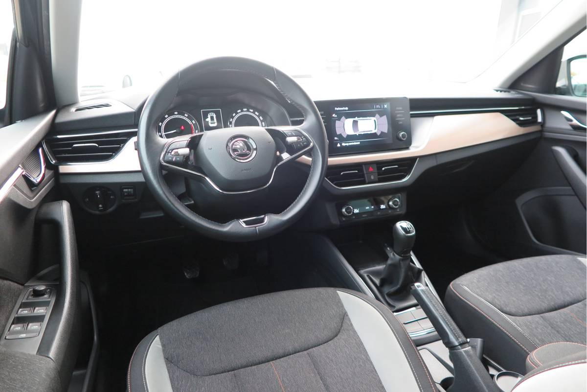 Škoda Kamiq ŠKODA Kamiq 1.0 TSI 110pk Style PDC ,LMV,Trekhaak,Stoelverwarming,Cruisecontrol,Achteruitrijcamera, Carplay, Stuurwiel multifunctioneel, Navigatie(via carplay) etc.
