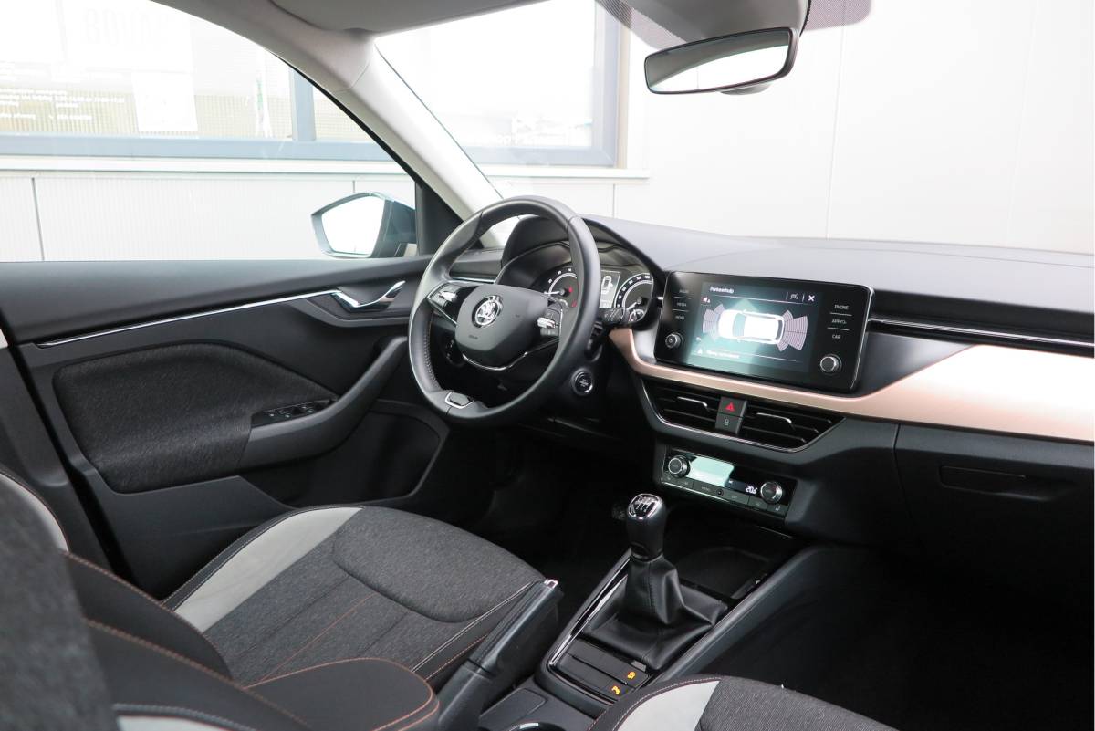 Škoda Kamiq ŠKODA Kamiq 1.0 TSI 110pk Style PDC ,LMV,Trekhaak,Stoelverwarming,Cruisecontrol,Achteruitrijcamera, Carplay, Stuurwiel multifunctioneel, Navigatie(via carplay) etc.