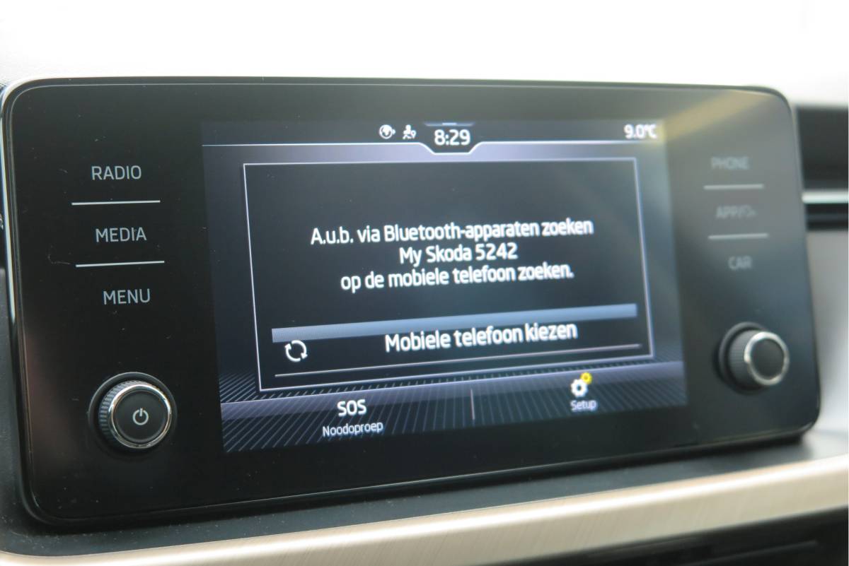 Škoda Kamiq ŠKODA Kamiq 1.0 TSI 110pk Style PDC ,LMV,Trekhaak,Stoelverwarming,Cruisecontrol,Achteruitrijcamera, Carplay, Stuurwiel multifunctioneel, Navigatie(via carplay) etc.