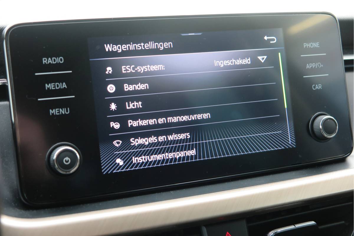 Škoda Kamiq ŠKODA Kamiq 1.0 TSI 110pk Style PDC ,LMV,Trekhaak,Stoelverwarming,Cruisecontrol,Achteruitrijcamera, Carplay, Stuurwiel multifunctioneel, Navigatie(via carplay) etc.