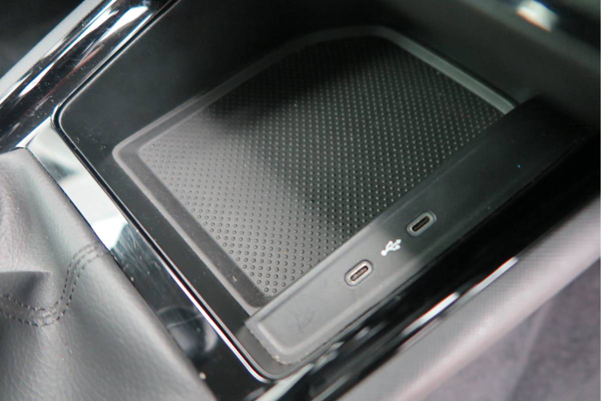 Škoda Kamiq ŠKODA Kamiq 1.0 TSI 110pk Style PDC ,LMV,Trekhaak,Stoelverwarming,Cruisecontrol,Achteruitrijcamera, Carplay, Stuurwiel multifunctioneel, Navigatie(via carplay) etc.