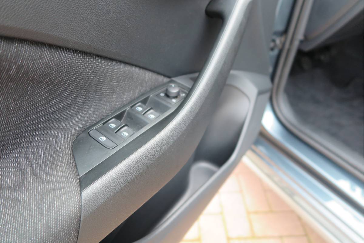 Škoda Kamiq ŠKODA Kamiq 1.0 TSI 110pk Style PDC ,LMV,Trekhaak,Stoelverwarming,Cruisecontrol,Achteruitrijcamera, Carplay, Stuurwiel multifunctioneel, Navigatie(via carplay) etc.