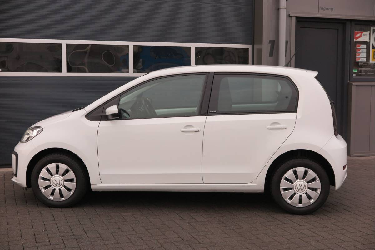 Volkswagen up! Volkswagen Up! 1.0 49kw 66pk Active Cruisecontrol , Stoelverwarming , Navi via App, Achteruitrijcamera , Parkeersensoren , DAB+ radio , Multifunctioneel stuurwiel.etc.