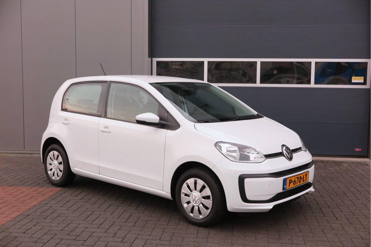 Volkswagen up! Volkswagen Up! 1.0 49kw 66pk Active Cruisecontrol , Stoelverwarming , Navi via App, Achteruitrijcamera , Parkeersensoren , DAB+ radio , Multifunctioneel stuurwiel.etc.