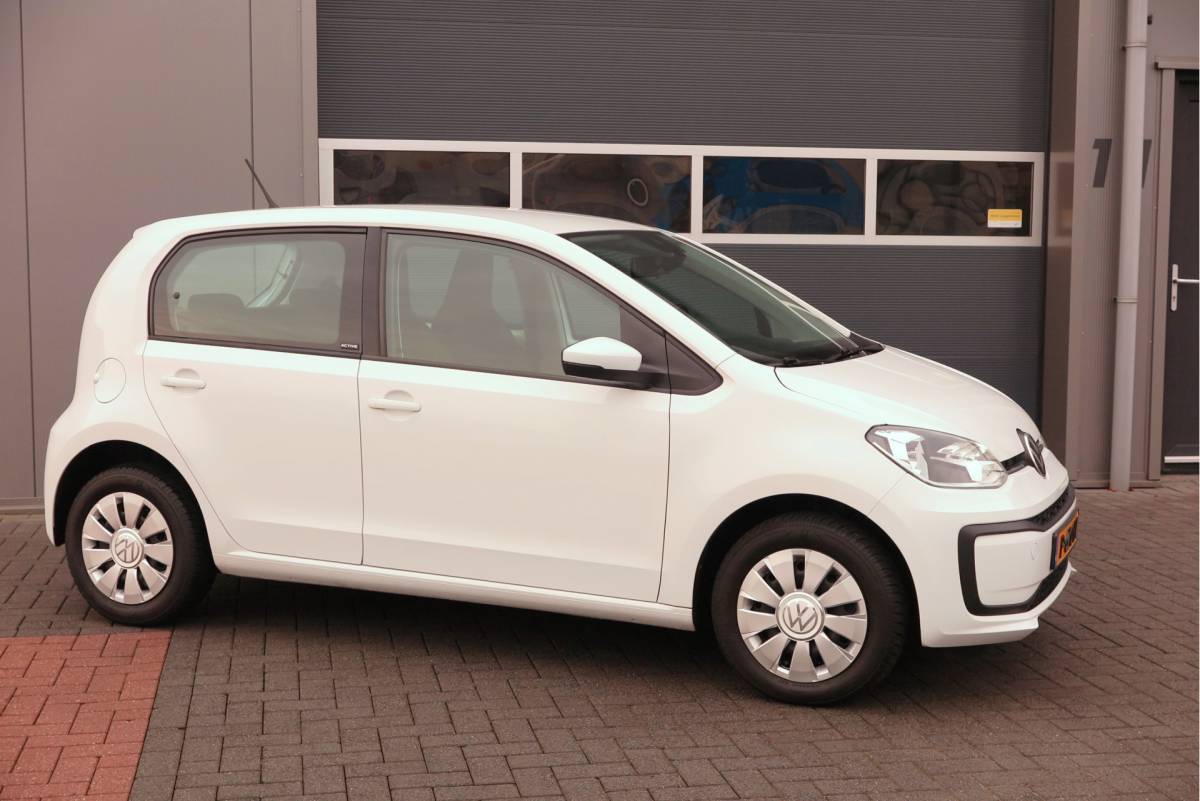 Volkswagen up! Volkswagen Up! 1.0 49kw 66pk Active Cruisecontrol , Stoelverwarming , Navi via App, Achteruitrijcamera , Parkeersensoren , DAB+ radio , Multifunctioneel stuurwiel.etc.