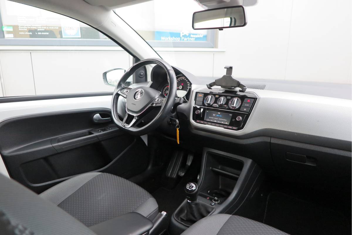 Volkswagen up! Volkswagen Up! 1.0 49kw 66pk Active Cruisecontrol , Stoelverwarming , Navi via App, Achteruitrijcamera , Parkeersensoren , DAB+ radio , Multifunctioneel stuurwiel.etc.