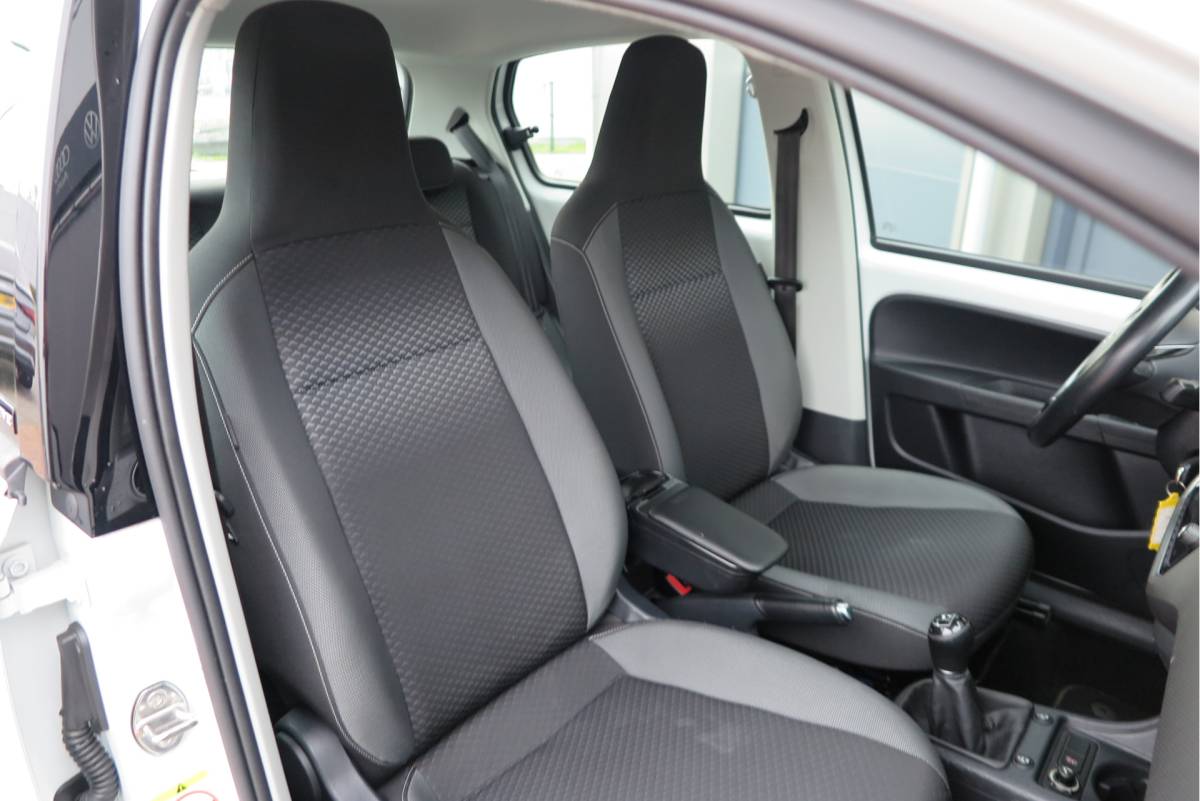 Volkswagen up! Volkswagen Up! 1.0 49kw 66pk Active Cruisecontrol , Stoelverwarming , Navi via App, Achteruitrijcamera , Parkeersensoren , DAB+ radio , Multifunctioneel stuurwiel.etc.