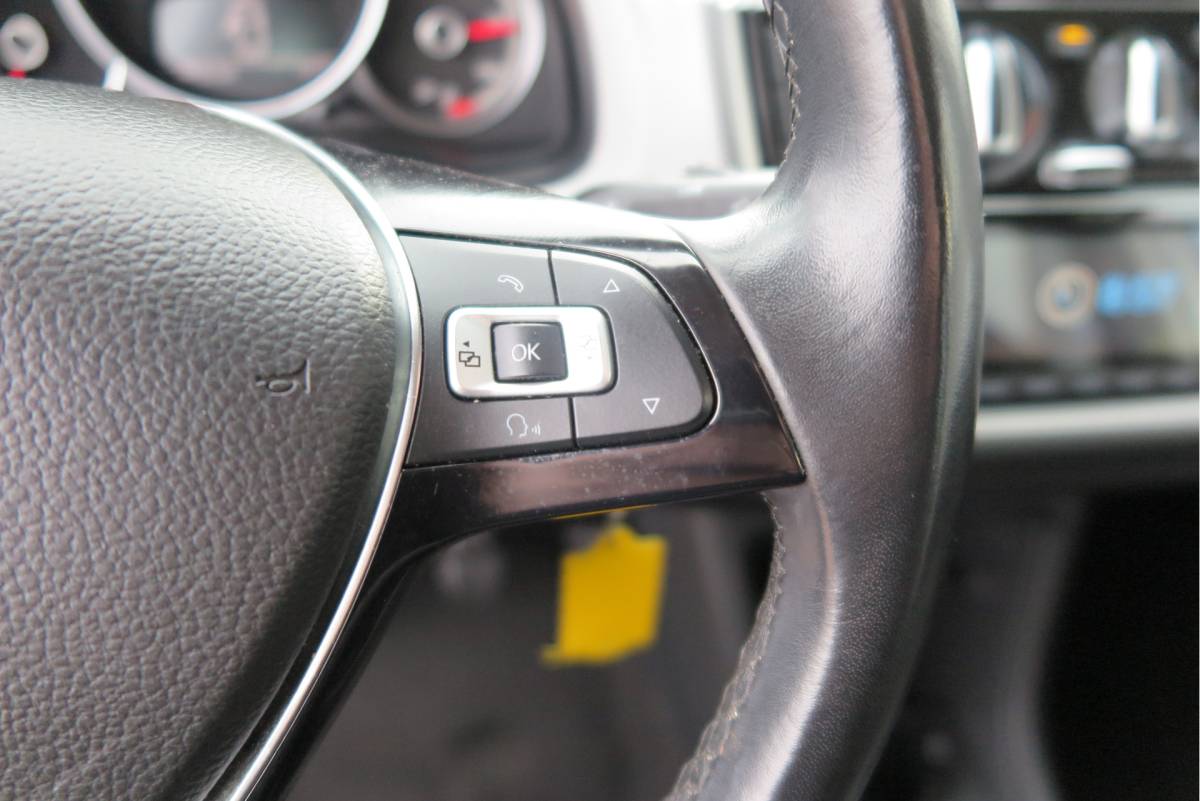 Volkswagen up! Volkswagen Up! 1.0 49kw 66pk Active Cruisecontrol , Stoelverwarming , Navi via App, Achteruitrijcamera , Parkeersensoren , DAB+ radio , Multifunctioneel stuurwiel.etc.
