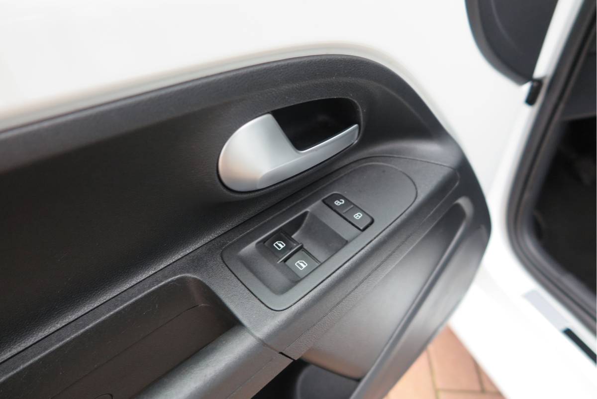 Volkswagen up! Volkswagen Up! 1.0 49kw 66pk Active Cruisecontrol , Stoelverwarming , Navi via App, Achteruitrijcamera , Parkeersensoren , DAB+ radio , Multifunctioneel stuurwiel.etc.