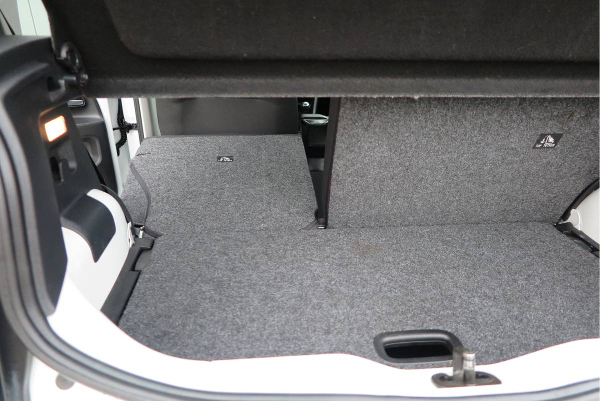 Volkswagen up! Volkswagen Up! 1.0 49kw 66pk Active Cruisecontrol , Stoelverwarming , Navi via App, Achteruitrijcamera , Parkeersensoren , DAB+ radio , Multifunctioneel stuurwiel.etc.