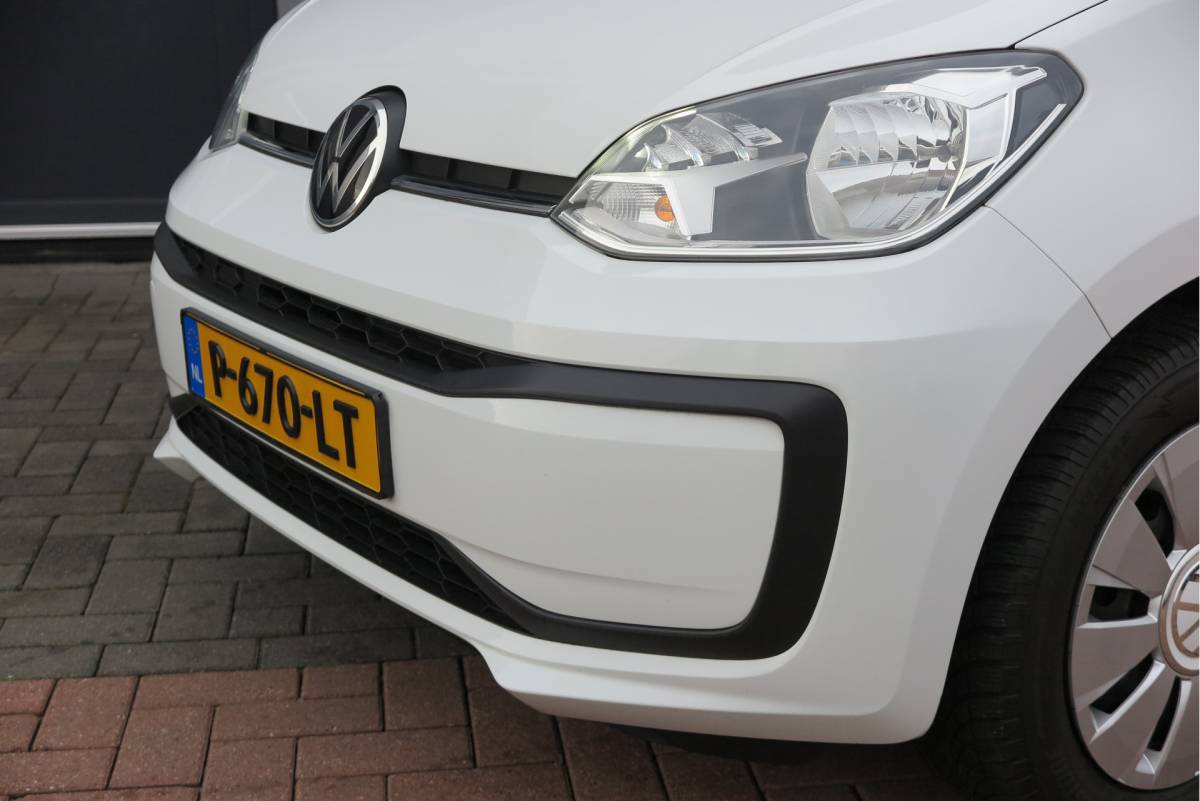 Volkswagen up! Volkswagen Up! 1.0 49kw 66pk Active Cruisecontrol , Stoelverwarming , Navi via App, Achteruitrijcamera , Parkeersensoren , DAB+ radio , Multifunctioneel stuurwiel.etc.