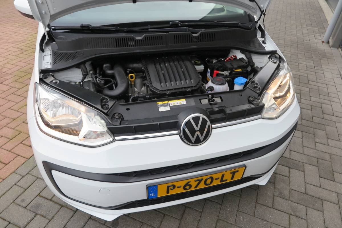 Volkswagen up! Volkswagen Up! 1.0 49kw 66pk Active Cruisecontrol , Stoelverwarming , Navi via App, Achteruitrijcamera , Parkeersensoren , DAB+ radio , Multifunctioneel stuurwiel.etc.