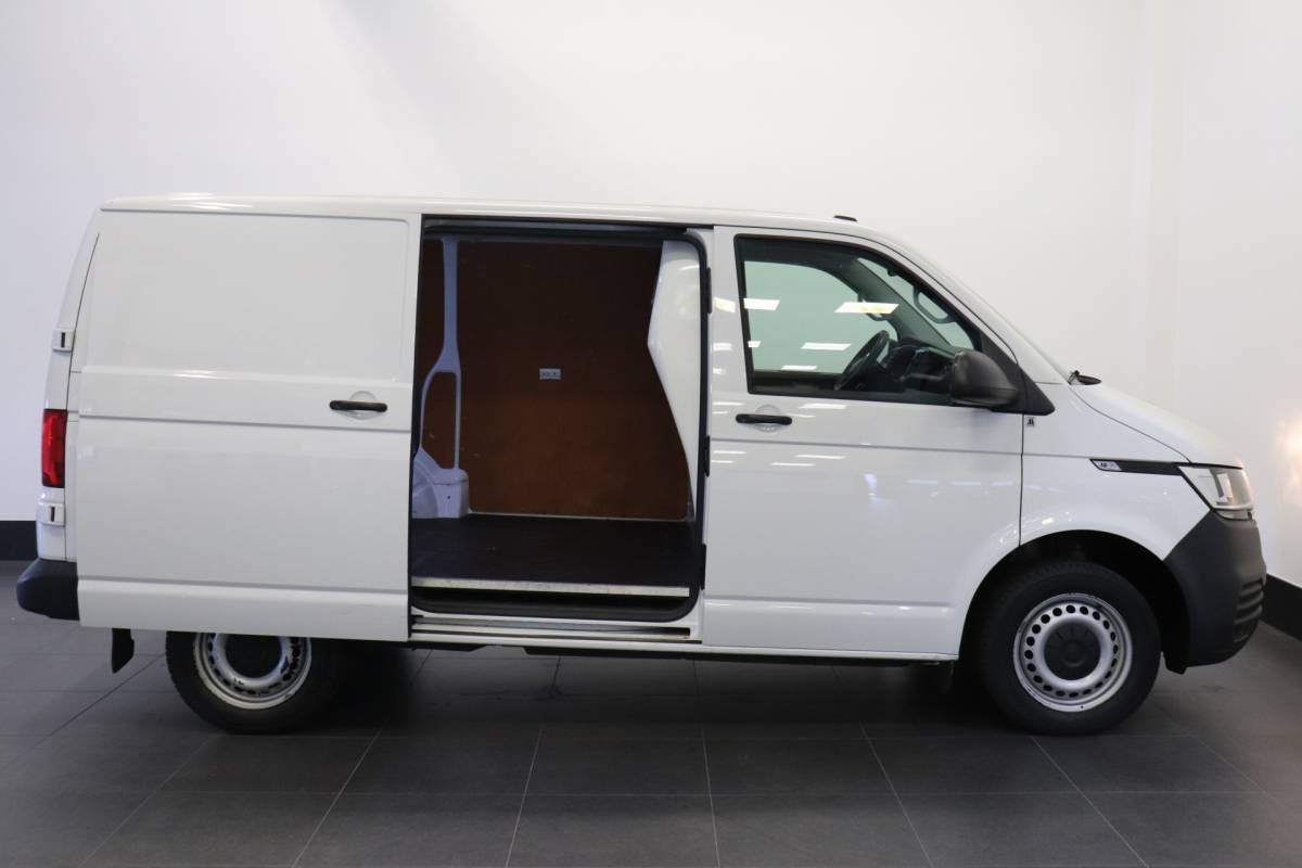 Volkswagen Transporter Volkswagen Transporter 2.0 TDI 150PK EURO 6 – Airco – Navi – Cruise – € 15.900,- Excl.