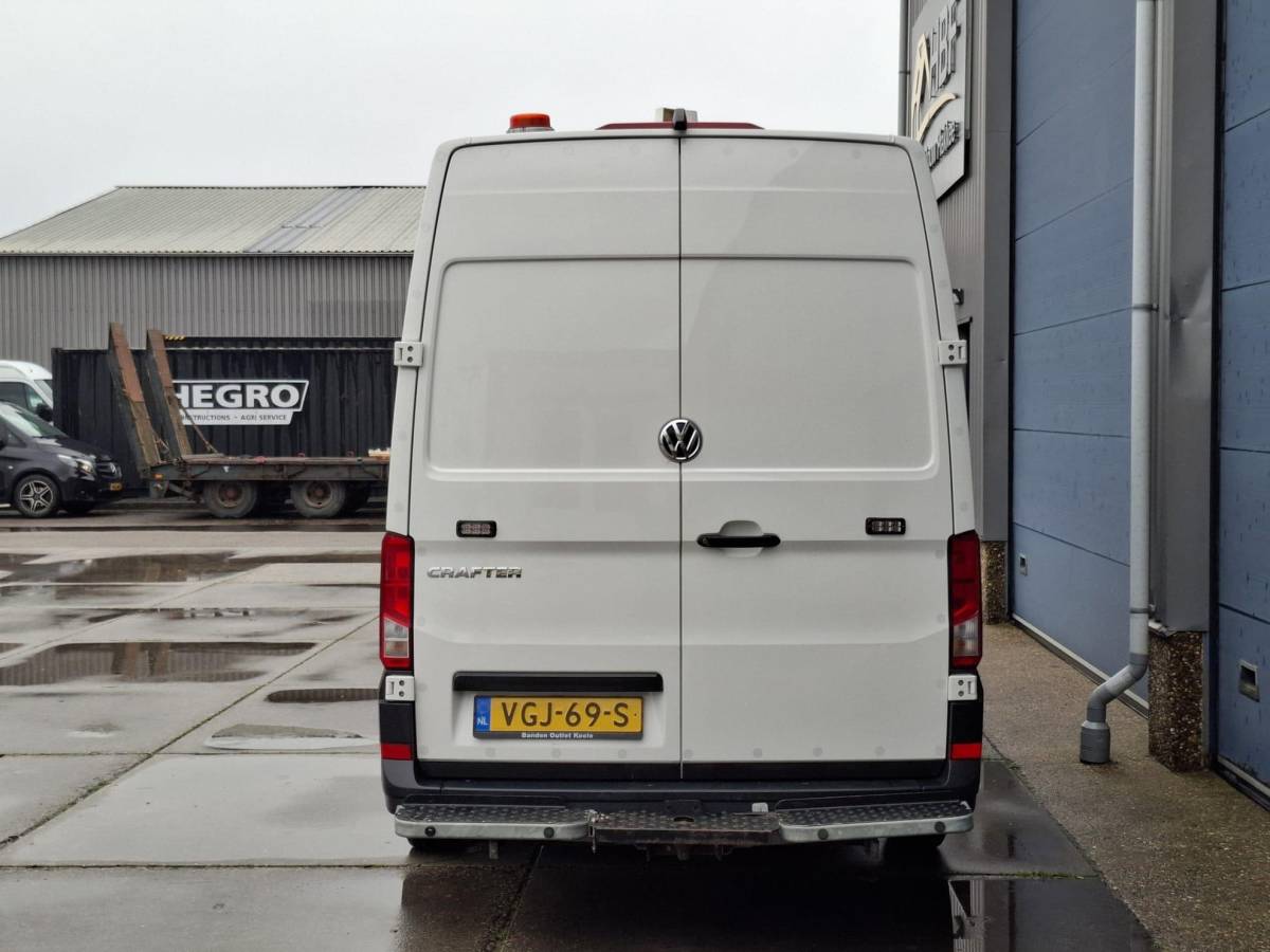 Volkswagen Crafter Volkswagen Crafter 35 2.0 TDI L3H3 Highline AUTOMAAT / STANDKACHEL / TREKHAAK / CARPLAY / NAVI