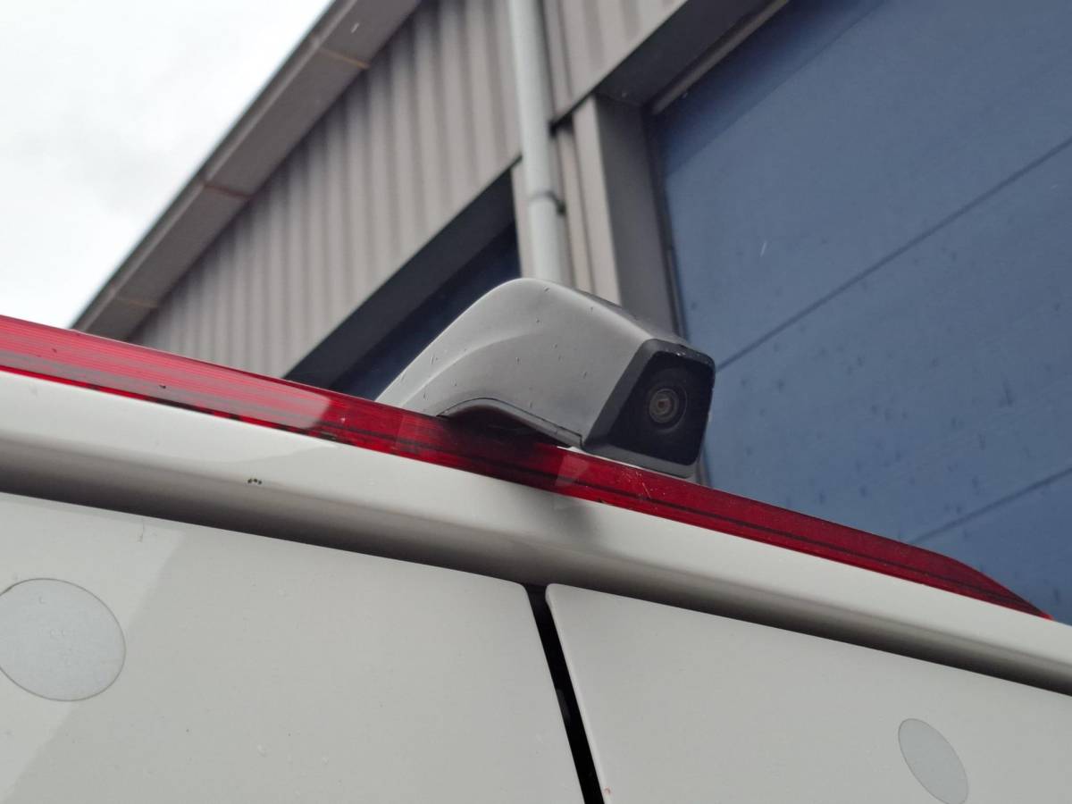 Volkswagen Crafter Volkswagen Crafter 35 2.0 TDI L3H3 Highline AUTOMAAT / STANDKACHEL / TREKHAAK / CARPLAY / NAVI