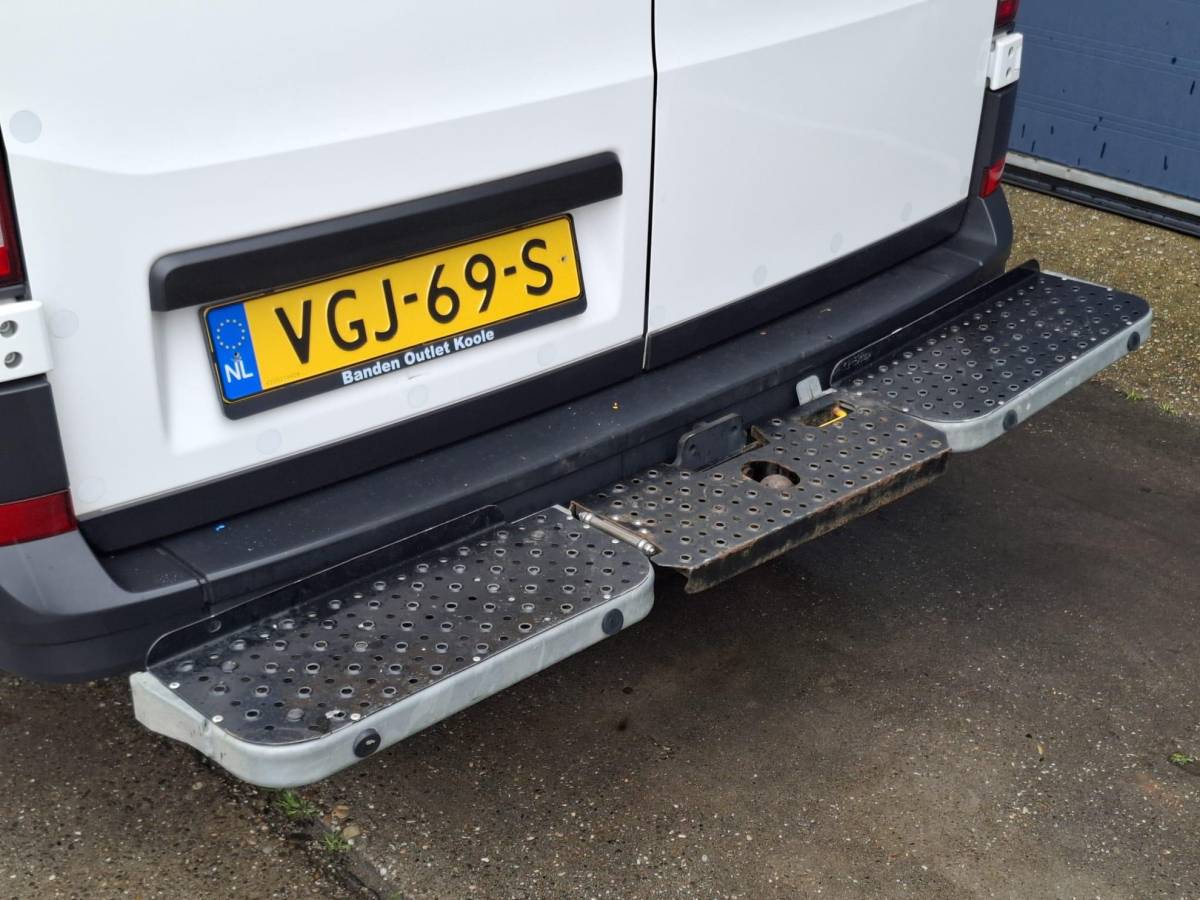 Volkswagen Crafter Volkswagen Crafter 35 2.0 TDI L3H3 Highline AUTOMAAT / STANDKACHEL / TREKHAAK / CARPLAY / NAVI