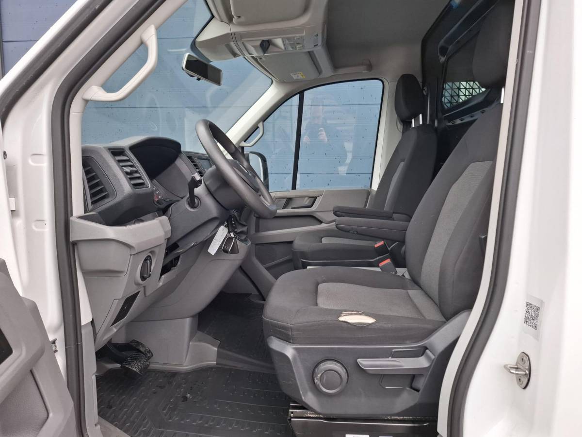 Volkswagen Crafter Volkswagen Crafter 35 2.0 TDI L3H3 Highline AUTOMAAT / STANDKACHEL / TREKHAAK / CARPLAY / NAVI