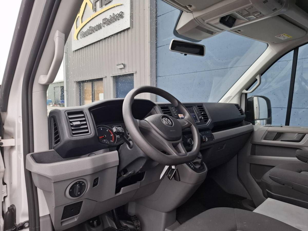 Volkswagen Crafter Volkswagen Crafter 35 2.0 TDI L3H3 Highline AUTOMAAT / STANDKACHEL / TREKHAAK / CARPLAY / NAVI