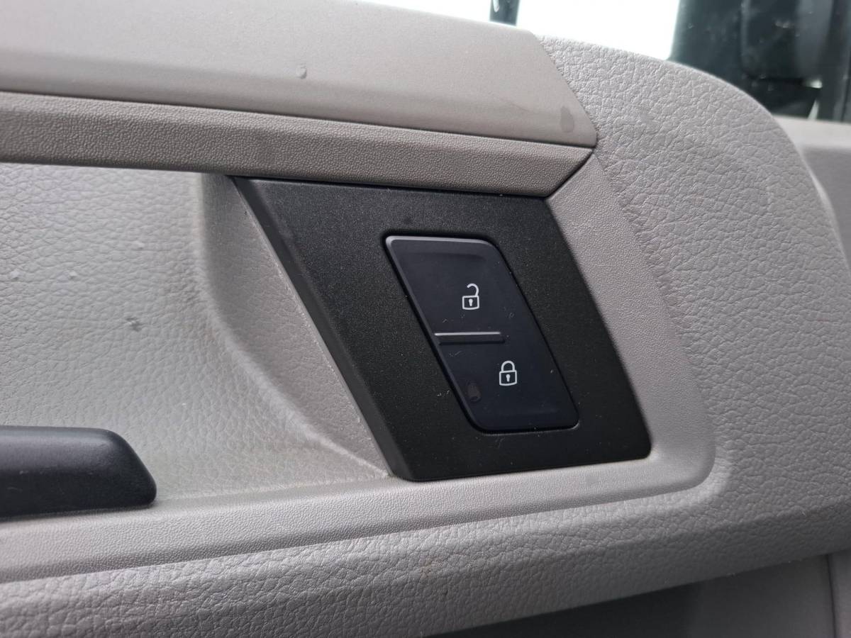 Volkswagen Crafter Volkswagen Crafter 35 2.0 TDI L3H3 Highline AUTOMAAT / STANDKACHEL / TREKHAAK / CARPLAY / NAVI