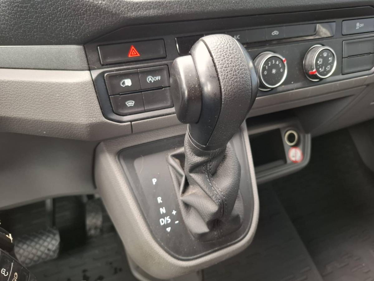 Volkswagen Crafter Volkswagen Crafter 35 2.0 TDI L3H3 Highline AUTOMAAT / STANDKACHEL / TREKHAAK / CARPLAY / NAVI