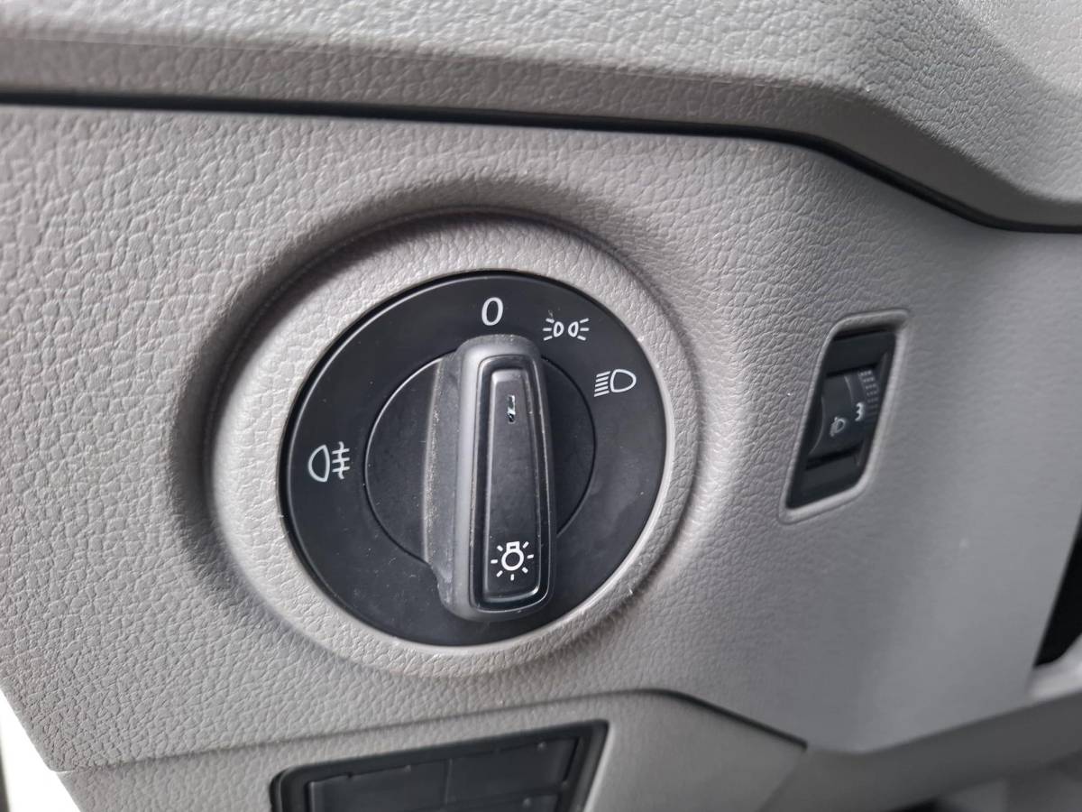 Volkswagen Crafter Volkswagen Crafter 35 2.0 TDI L3H3 Highline AUTOMAAT / STANDKACHEL / TREKHAAK / CARPLAY / NAVI