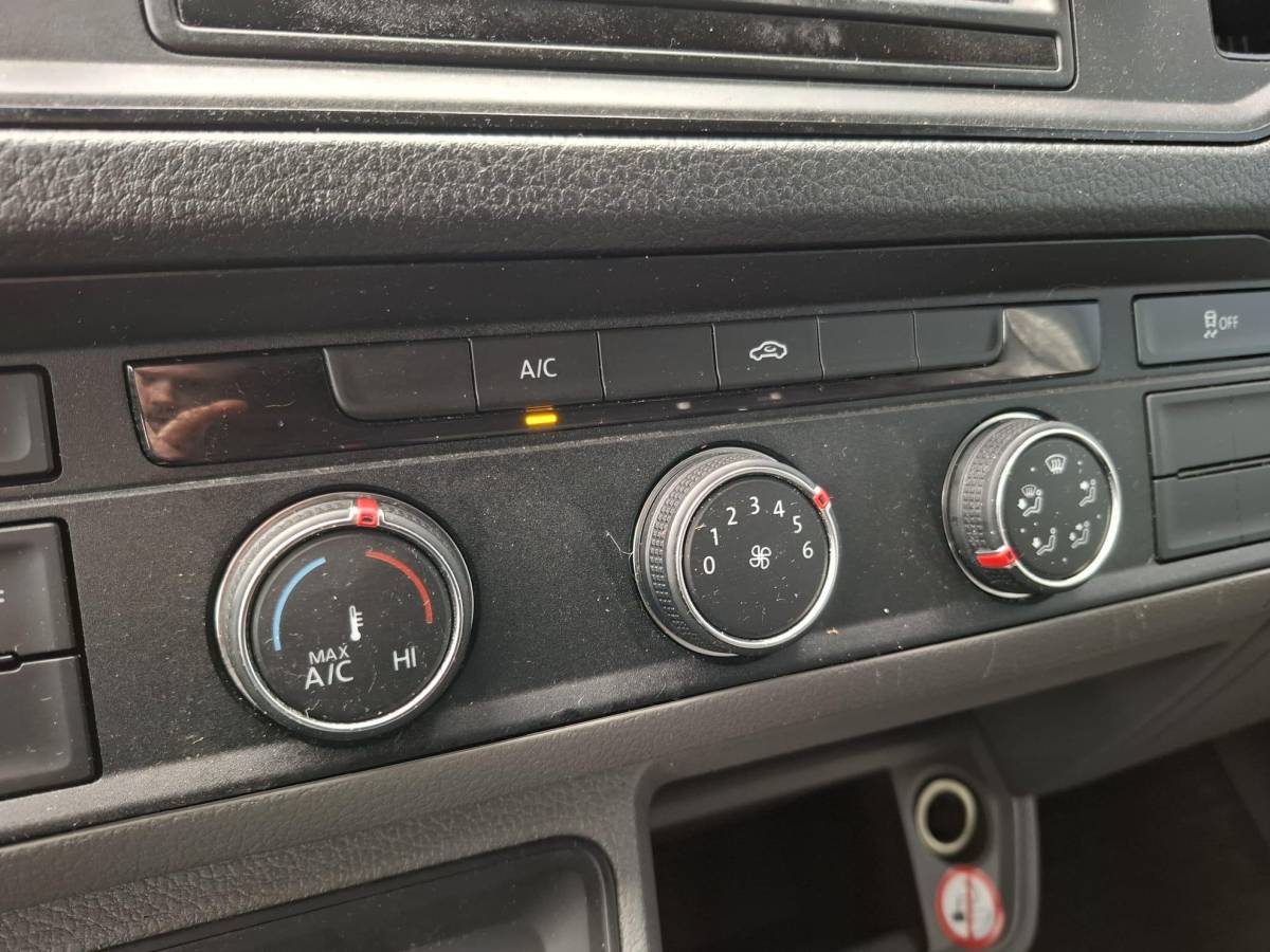 Volkswagen Crafter Volkswagen Crafter 35 2.0 TDI L3H3 Highline AUTOMAAT / STANDKACHEL / TREKHAAK / CARPLAY / NAVI