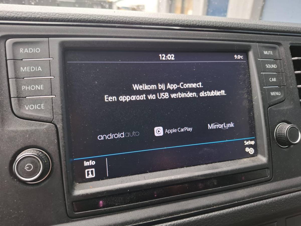 Volkswagen Crafter Volkswagen Crafter 35 2.0 TDI L3H3 Highline AUTOMAAT / STANDKACHEL / TREKHAAK / CARPLAY / NAVI