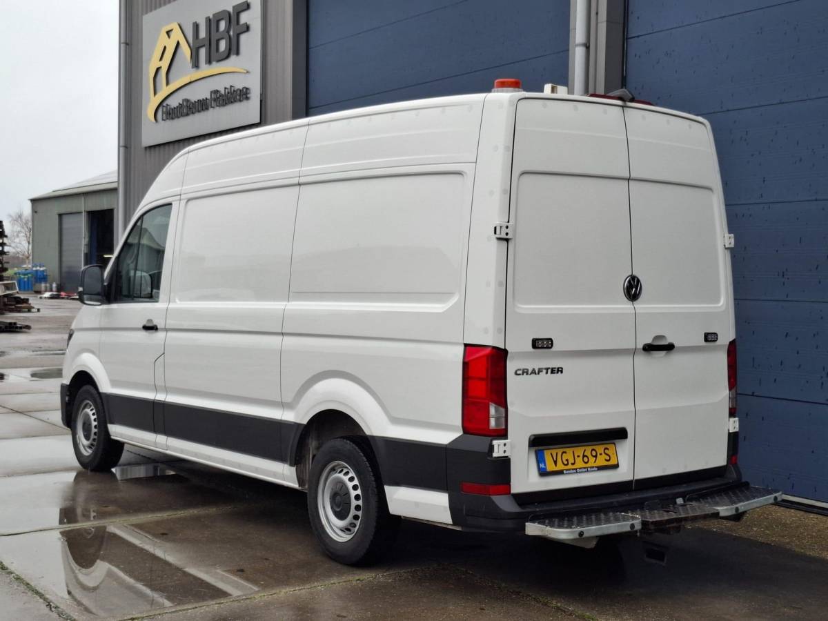 Volkswagen Crafter Volkswagen Crafter 35 2.0 TDI L3H3 Highline AUTOMAAT / STANDKACHEL / TREKHAAK / CARPLAY / NAVI