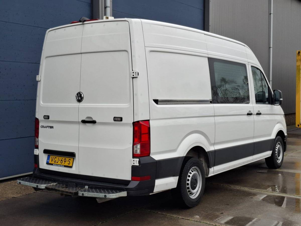 Volkswagen Crafter Volkswagen Crafter 35 2.0 TDI L3H3 Highline AUTOMAAT / STANDKACHEL / TREKHAAK / CARPLAY / NAVI