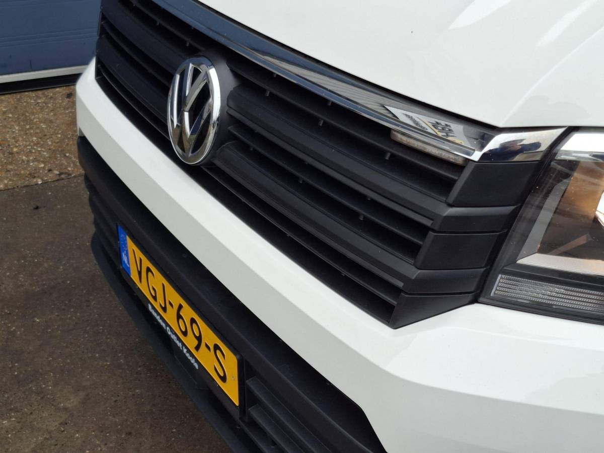 Volkswagen Crafter Volkswagen Crafter 35 2.0 TDI L3H3 Highline AUTOMAAT / STANDKACHEL / TREKHAAK / CARPLAY / NAVI