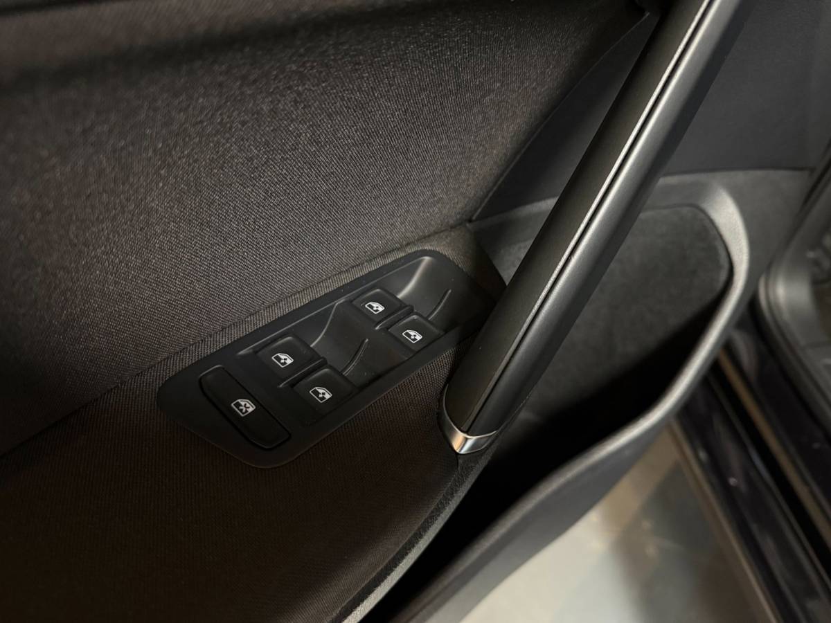 Volkswagen Golf Volkswagen Golf 1.0 TSI Comfortline *Carplay* Trekhaak|Navi|Adapt.Cruise|PDC|DAB|NAP