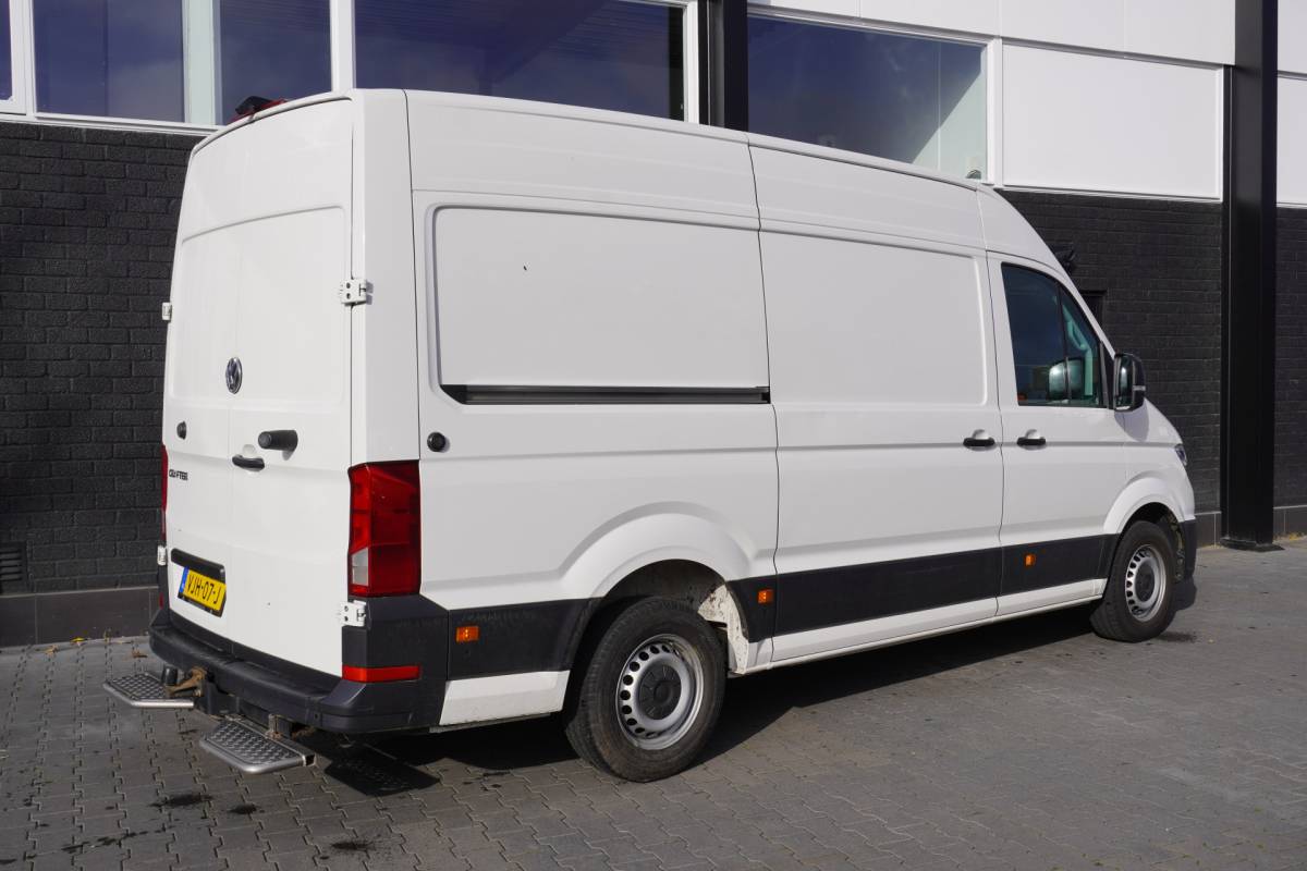 Volkswagen Crafter Volkswagen Crafter 2.0 TDI L3H3 EURO 6 – Airco – Cruise – Trekhaak – Camera – € 17.900,- Excl.