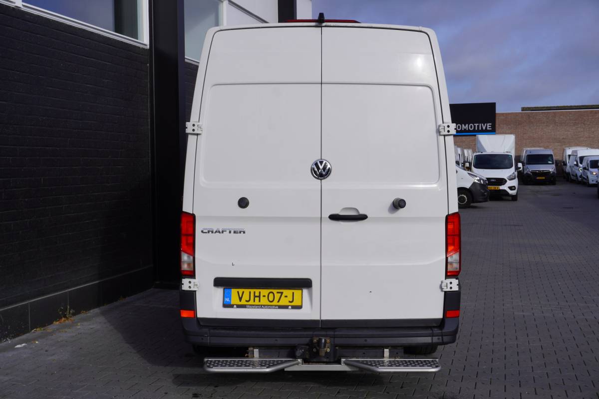 Volkswagen Crafter Volkswagen Crafter 2.0 TDI L3H3 EURO 6 – Airco – Cruise – Trekhaak – Camera – € 17.900,- Excl.