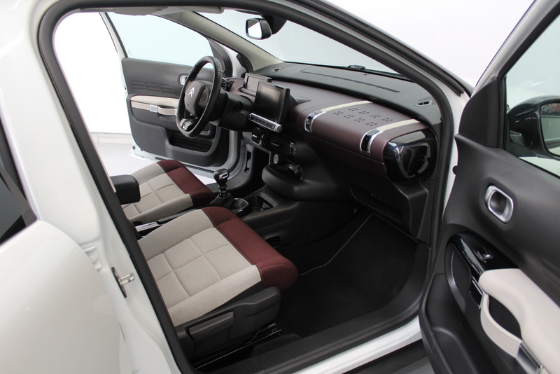 Citroën C4 Cactus Citroën C4 Cactus 1.2 PureTech Shine 131PK, PANORAMADAK | DIS-RIEM IS VERVANGEN | CARPLAY