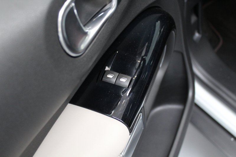 Citroën C4 Cactus Citroën C4 Cactus 1.2 PureTech Shine 131PK, PANORAMADAK | DIS-RIEM IS VERVANGEN | CARPLAY