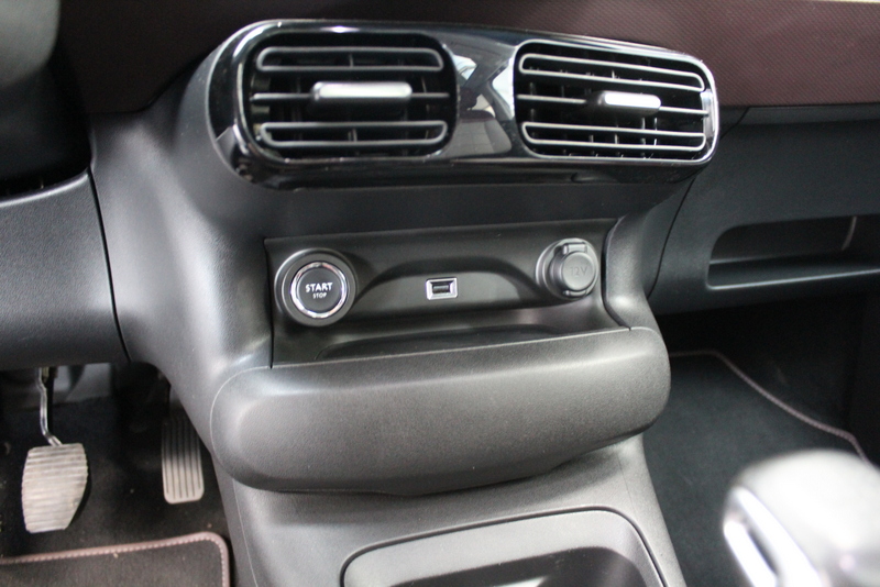 Citroën C4 Cactus Citroën C4 Cactus 1.2 PureTech Shine 131PK, PANORAMADAK | DIS-RIEM IS VERVANGEN | CARPLAY