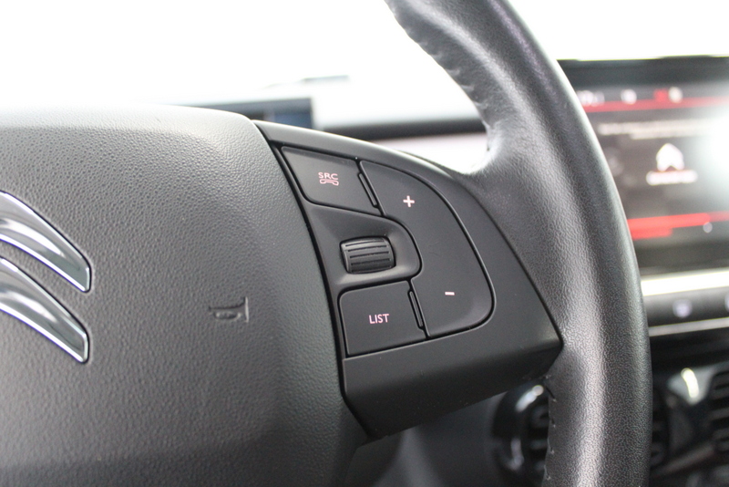 Citroën C4 Cactus Citroën C4 Cactus 1.2 PureTech Shine 131PK, PANORAMADAK | DIS-RIEM IS VERVANGEN | CARPLAY